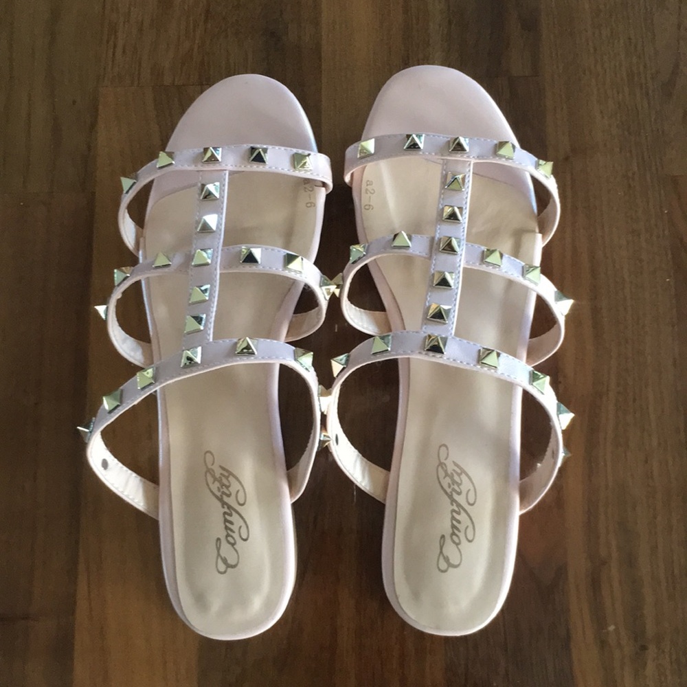 Comfity light pink/cream studded sandals size 8